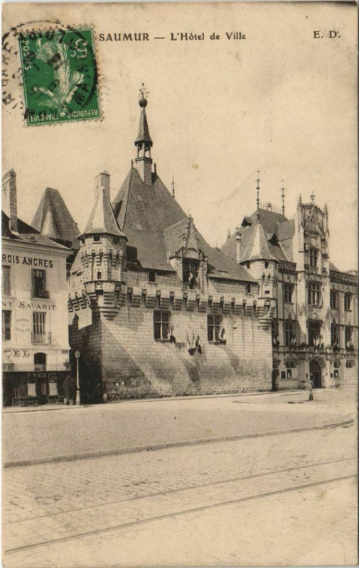 Carte postale ancienne Saumur Hotel de Ville France à Saumur