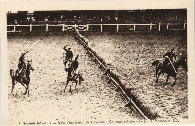 Carte postale ancienne Saumur Ecole de Cavalerie France à Saumur