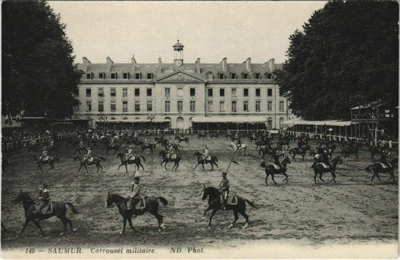 Carte postale ancienne Saumur Carrousel militaire France à Saumur
