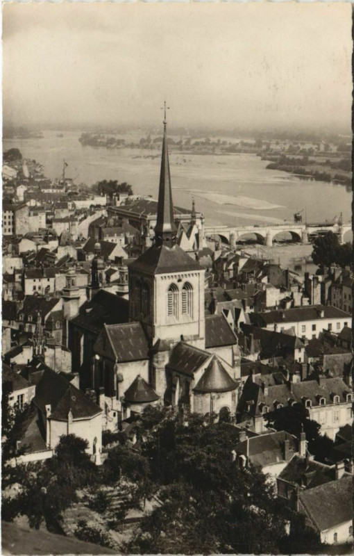 Carte postale ancienne Saumur Eglise Saint-Pierre France à Saumur