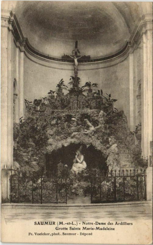 Carte postale ancienne Saumur N.-D. Des Ardilliers ,Grotte de Sainte-Marie Madeleine France à Saumur