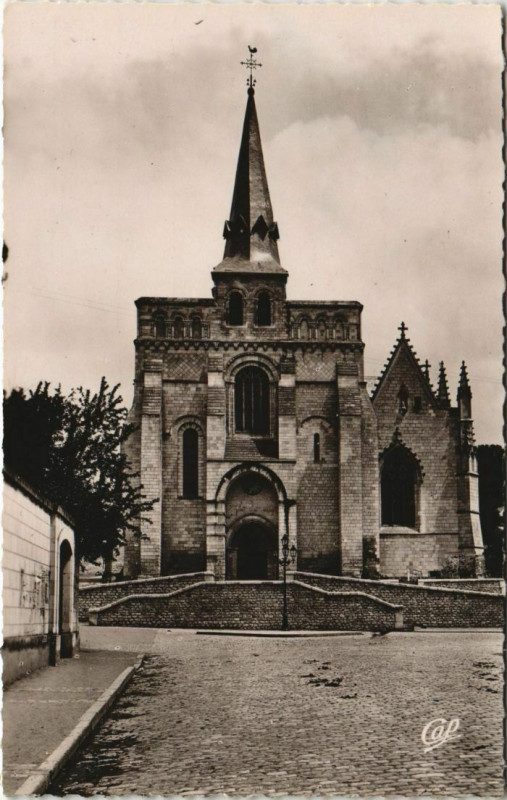 Carte postale ancienne Saumur Eglise N.-D. De Nantilly France à Saumur