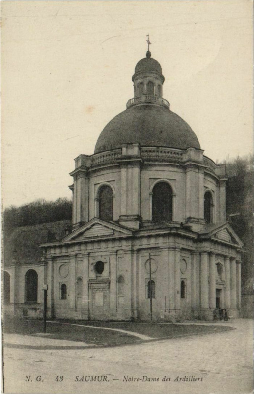 Carte postale ancienne Saumur N.-D. Des Ardilliers France à Saumur