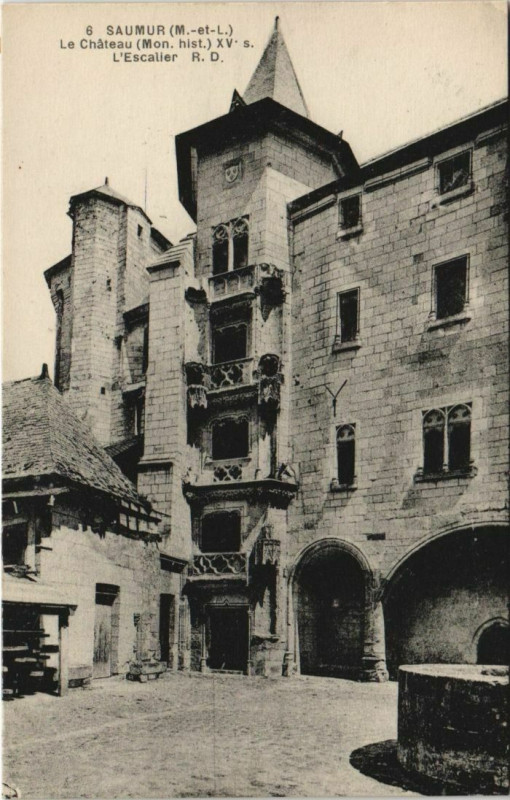 Carte postale ancienne Saumur Le Chateau France à Saumur