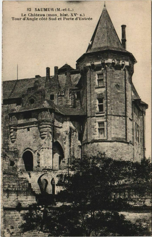 Carte postale ancienne Saumur Le Chateau France à Saumur