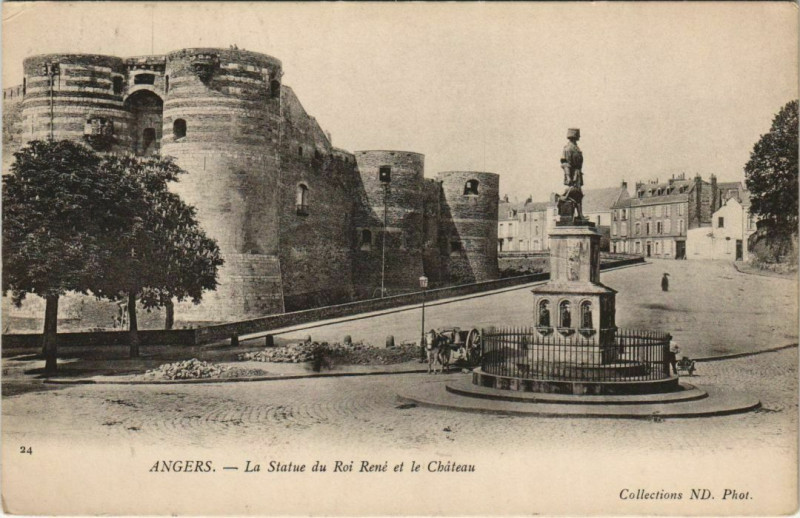 Carte postale ancienne Angers Statue du Roi Rene France à Angers