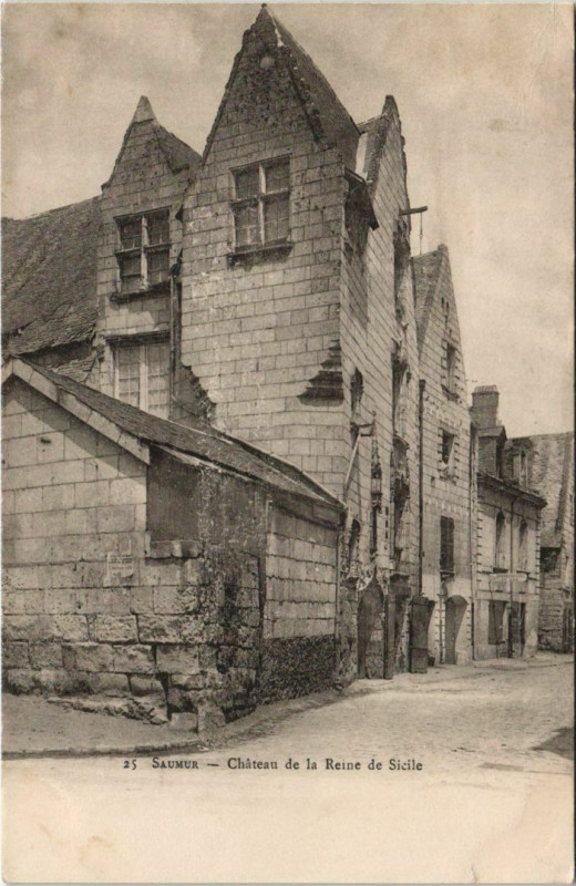 Carte postale ancienne Saumur Chateau de la Reine de Cecile France à Saumur