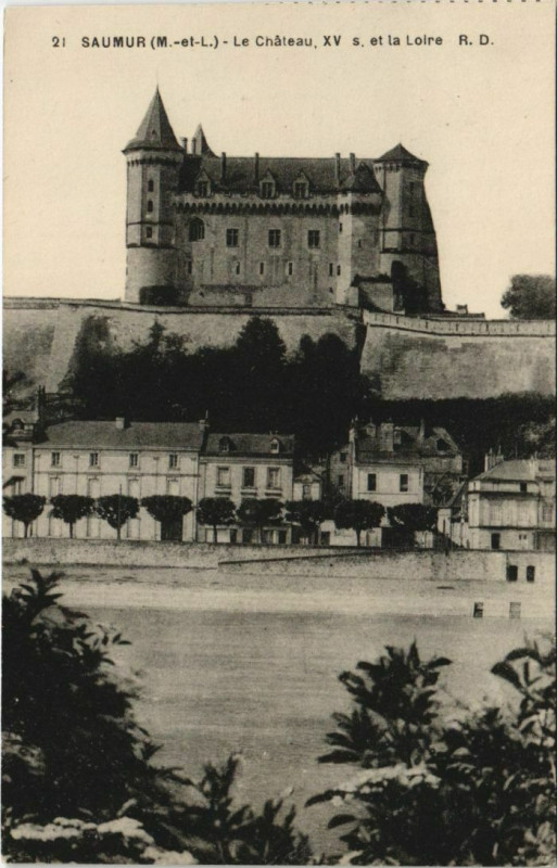 Carte postale ancienne Saumur Le Chateau France à Saumur