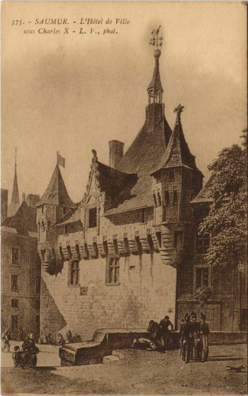 Carte postale ancienne Saumur Hotel de Ville France à Saumur