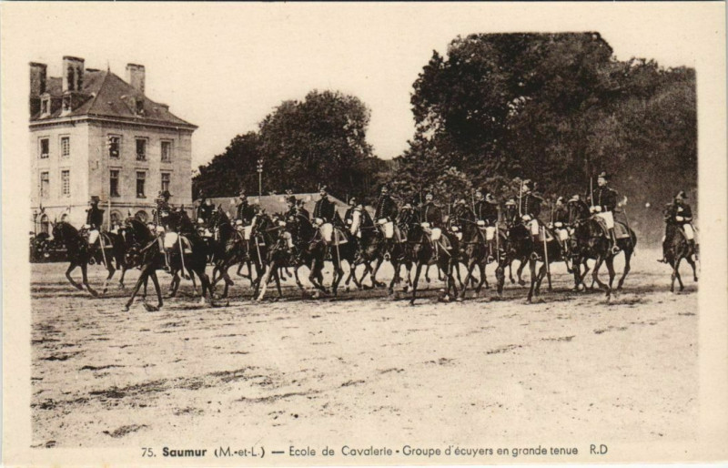 Carte postale ancienne Saumur Ecole de Cavalerie France à Saumur