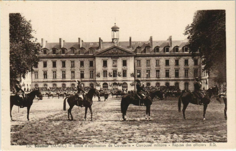 Carte postale ancienne Saumur Ecole de Cavalerie France à Saumur