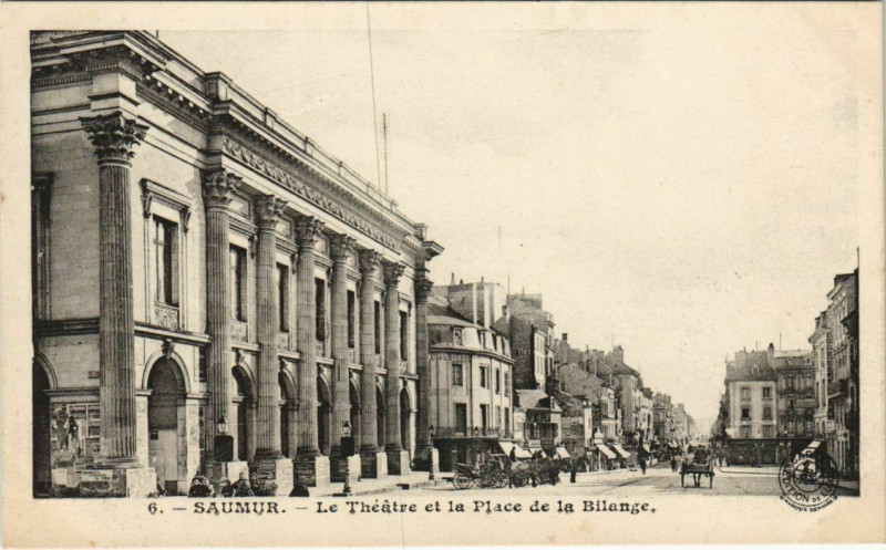 Carte postale ancienne Saumur Le Theatre et la Placee de la Bilange France à Saumur