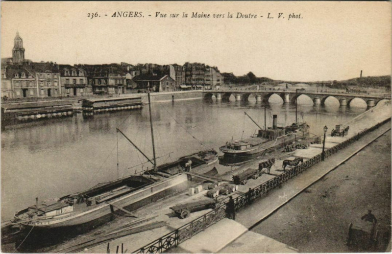 Carte postale ancienne Angers vue sur la Maine France à Angers