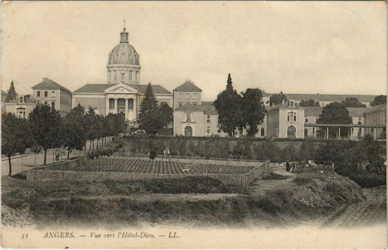 Carte postale ancienne Angers vue vers l'Hotel Dieu France à Angers