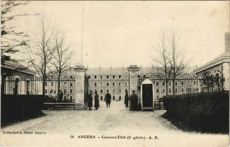 Carte postale ancienne Angers Caserne Eble France à Angers