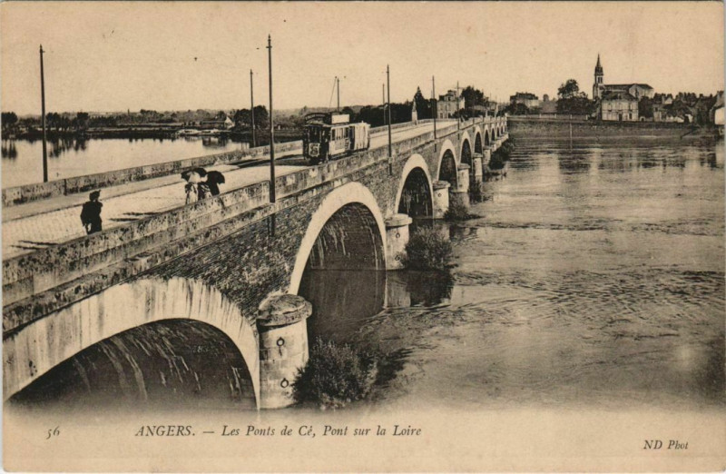 Carte postale ancienne Angers Les Ponts de Ce France à Angers