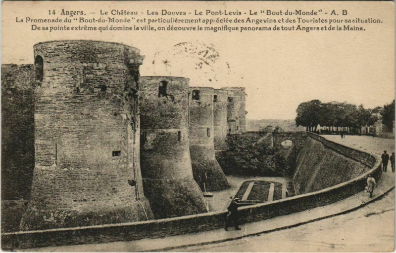 Carte postale ancienne Angers Le Chateau France à Angers