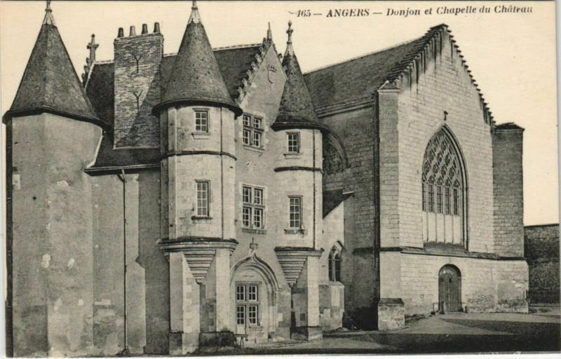 Carte postale ancienne Angers Donjon et Chapelle du Chateau France à Angers