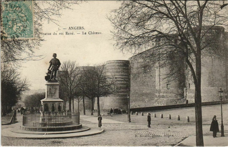 Carte postale ancienne Angers Statue du Roi Rene France à Angers