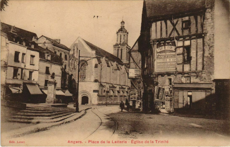 Carte postale ancienne Angers Place de la Laiterie France à Angers