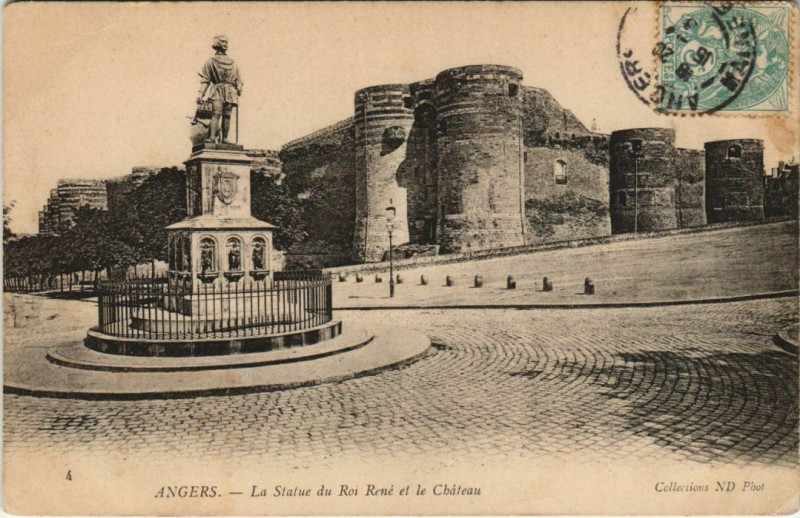 Carte postale ancienne Angers Statue du Roi Rene et Chateau France à Angers