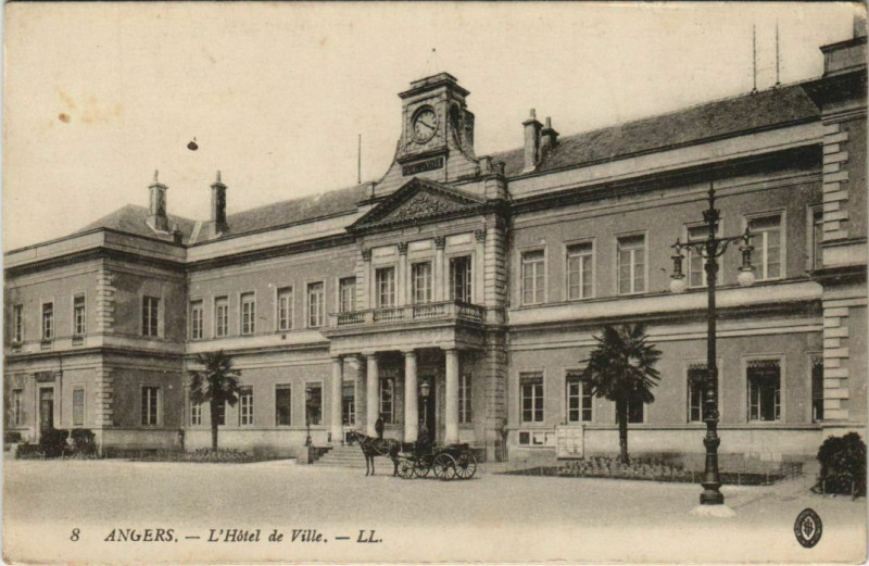 Carte postale ancienne Angers Hotel de Ville France à Angers