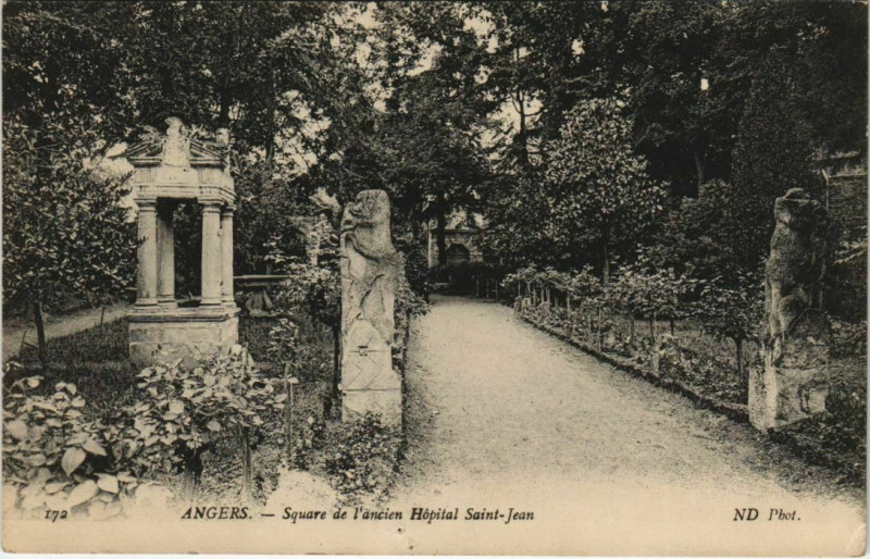 Carte postale ancienne Angers Square de l'ancien Hopital Saint-Jean France à Angers