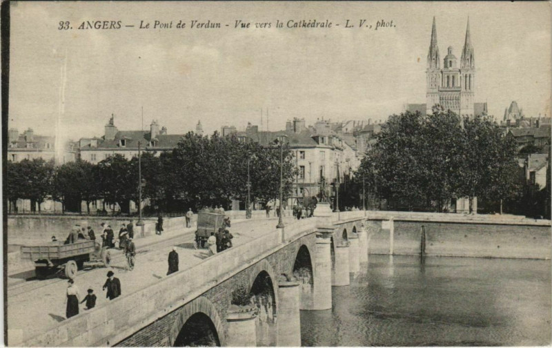 Carte postale ancienne Angers Pont de Verdun France à Angers