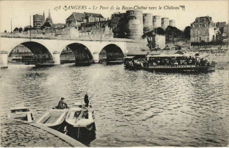 Carte postale ancienne Angers Le Pont de la Basse Chaine France à Angers
