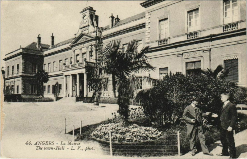 Carte postale ancienne Angers La Mairie France à Angers