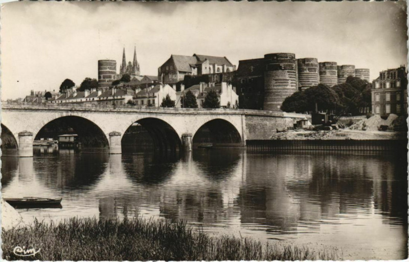 Carte postale ancienne Angers les bords du Maine France à Angers