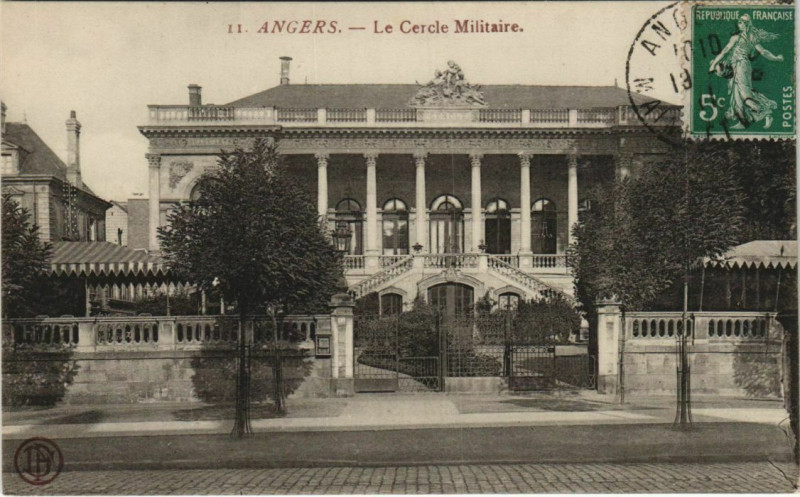Carte postale ancienne Angers Le Cercle Militaire France à Angers