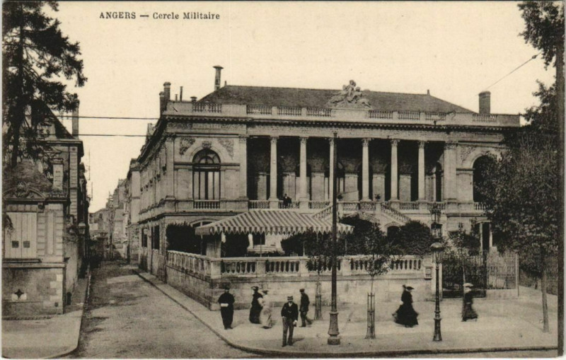 Carte postale ancienne Angers Cercle Militaire France à Angers