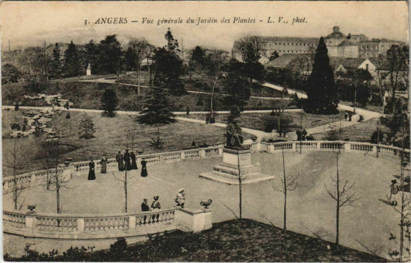 Carte postale ancienne Angers vue generale du Jardin des Plantes France à Angers