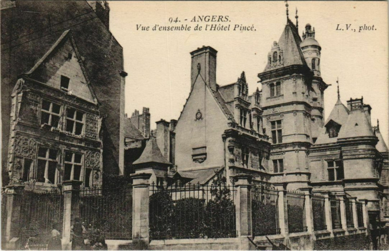 Carte postale ancienne Angers vue d'ensemble de l'Hotel Pince France à Angers