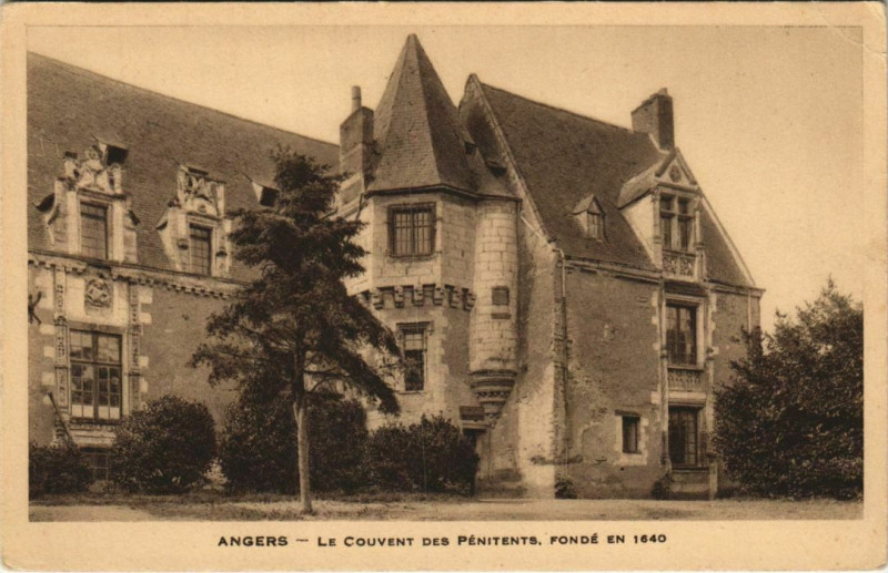Carte postale ancienne Angers Couvent des Penitents France à Angers