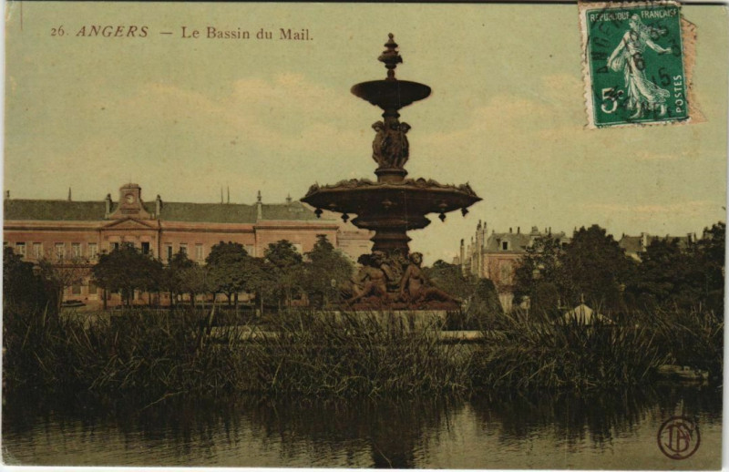 Carte postale ancienne Angers Le Bassin du Mail France à Angers
