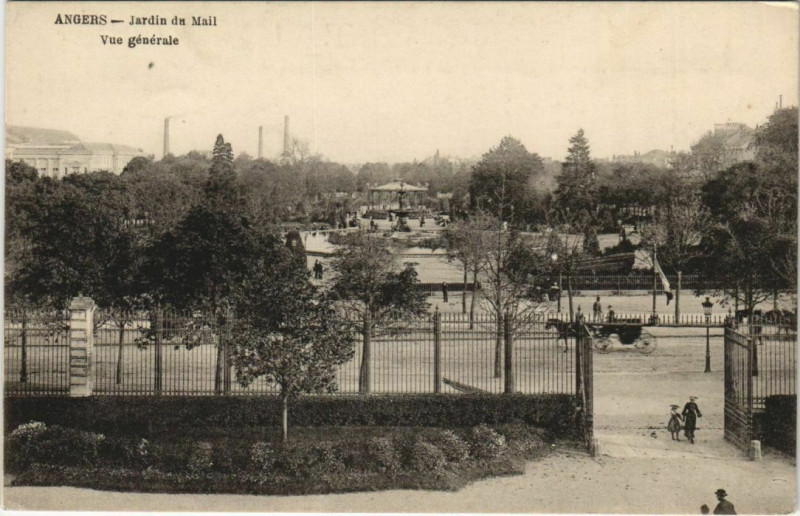 Carte postale ancienne Angers Jardin du Mail,vue generale France à Angers
