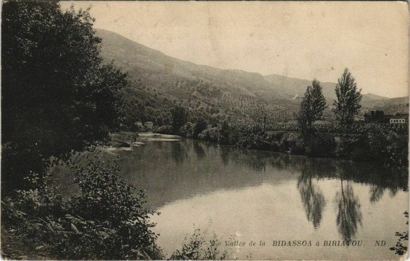 Carte postale ancienne La Valle de la Bidassoa a Biriatou France à Biriatou