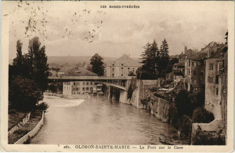 Carte postale ancienne Oloron Sainte Marie Le Pont s le Gave France à Oloron-Sainte-Marie