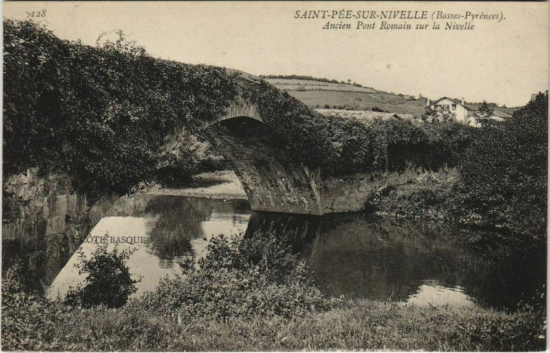 Carte postale ancienne St.Pee s Nivelle Ancien Pont Romain France