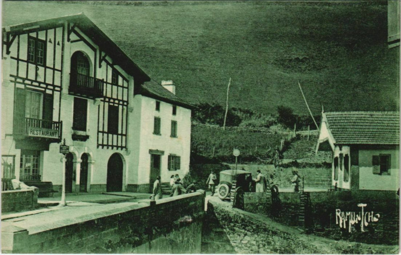 Carte postale ancienne Arneguy La Frontiere Franco-Espagnole France