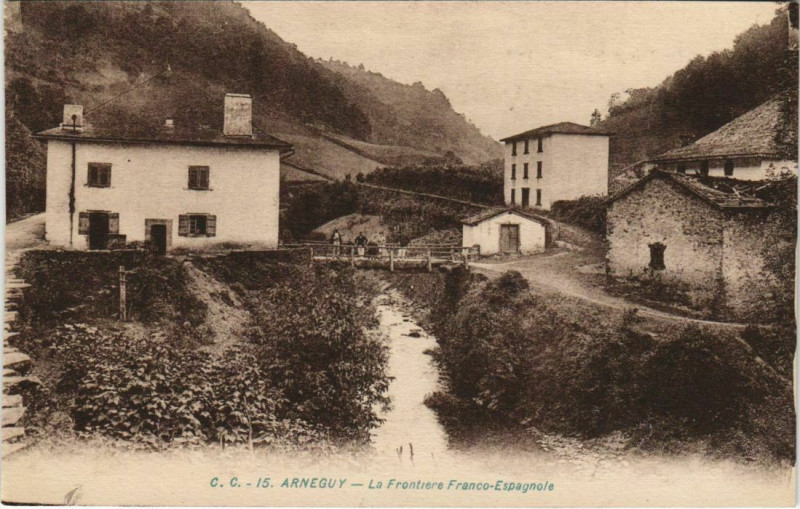 Carte postale ancienne Arneguy La Frontiere Franco-Espagnole France