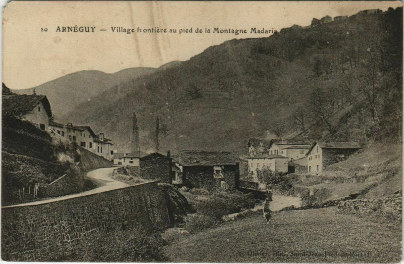 Carte postale ancienne Arneguy Village fi ontiere au pied France