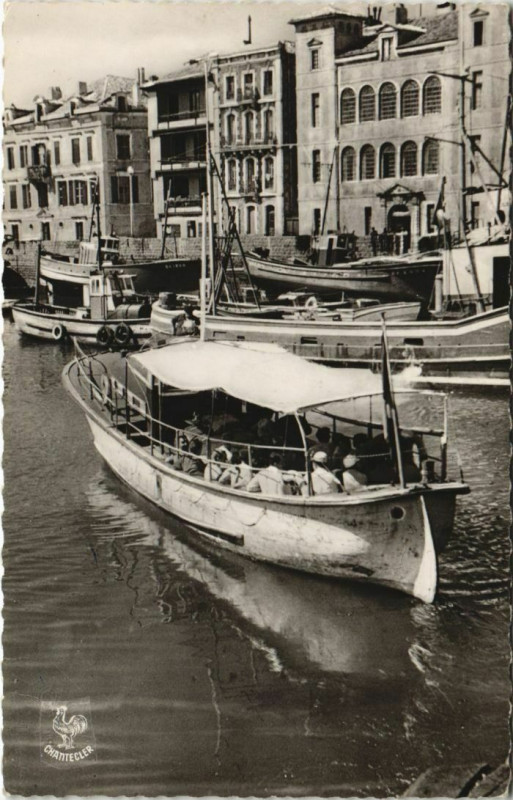 Carte postale ancienne Saint Jean de Luz Depart pour la promenade France à Saint-Jean-de-Luz