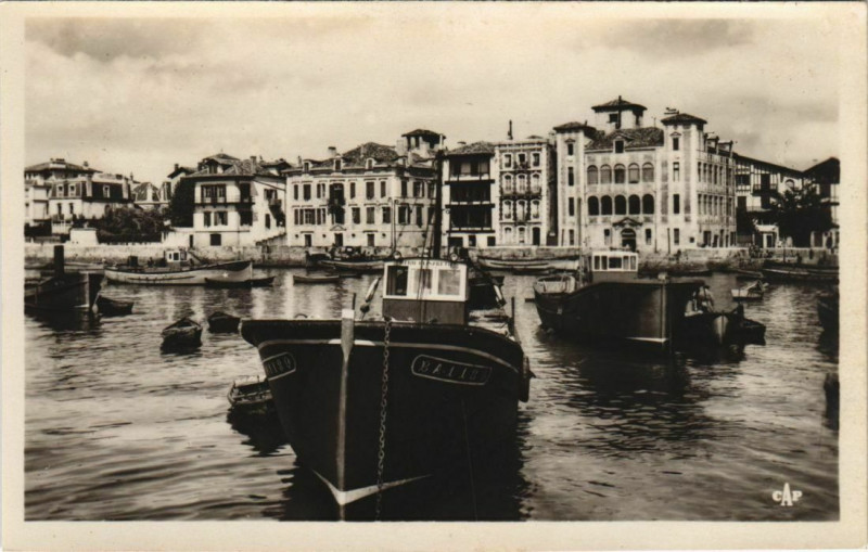 Carte postale ancienne Saint Jean de Luz Le Port France à Saint-Jean-de-Luz