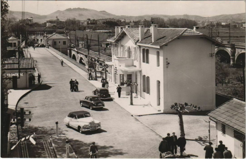 Carte postale ancienne Hendaye La Frontiere espagnole France à Hendaye