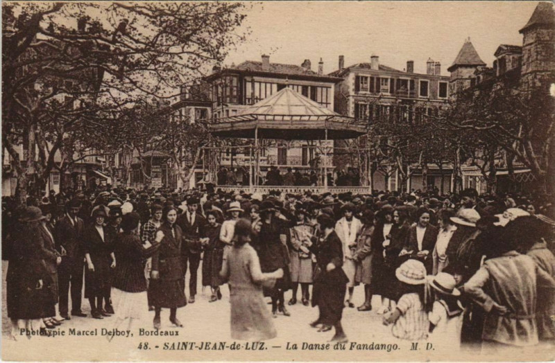 Carte postale ancienne Saint Jean de Luz La Danse du Fandango France à Saint-Jean-de-Luz
