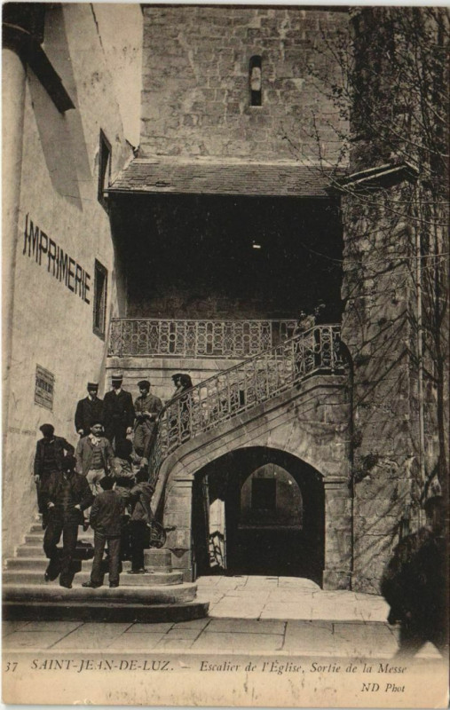 Carte postale ancienne Saint Jean de Luz Escalier de l'Eglise France à Saint-Jean-de-Luz