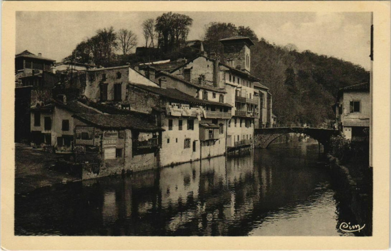 Carte postale ancienne St.Jean Pied de Port Les Bords de la Nive France